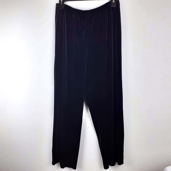 Snakeskin pattern 2-Pc blouse and velor pant set. Signature Robbie Bee - Picture 6 of 8